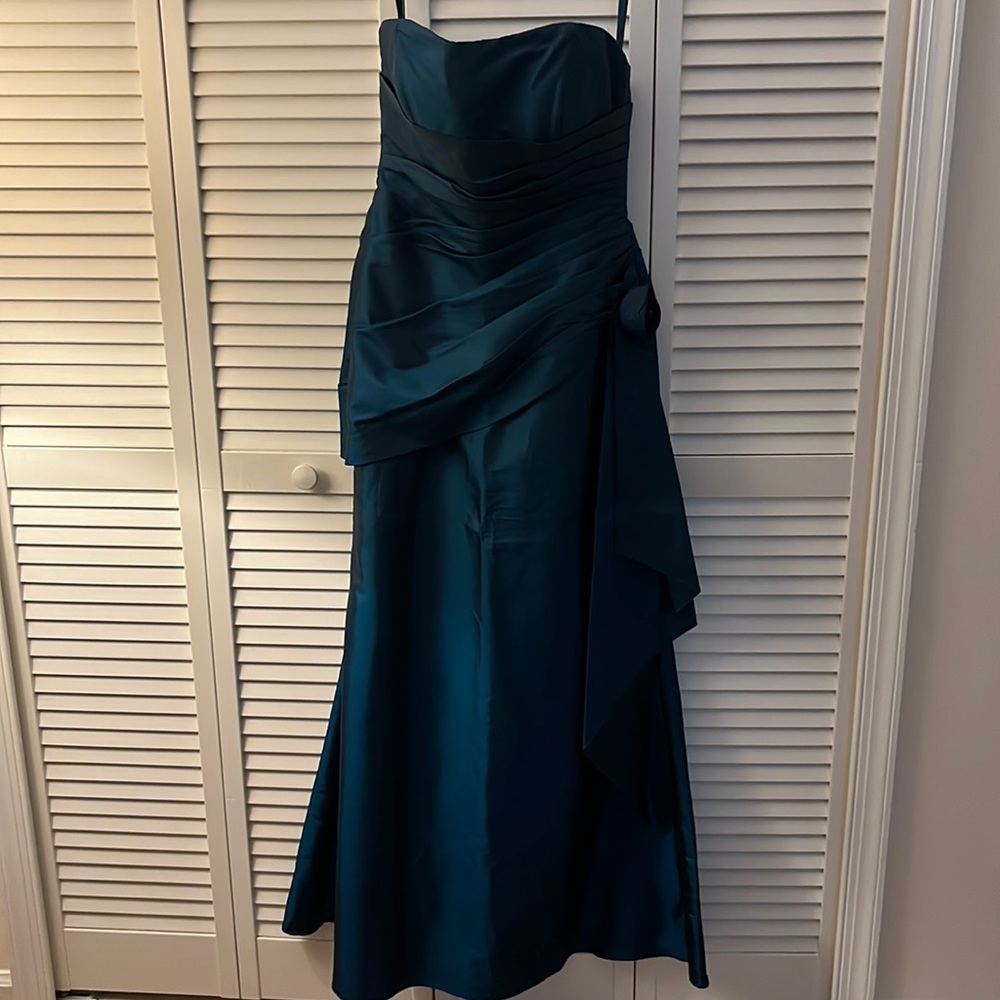 Mori Lee night gown size 4-6